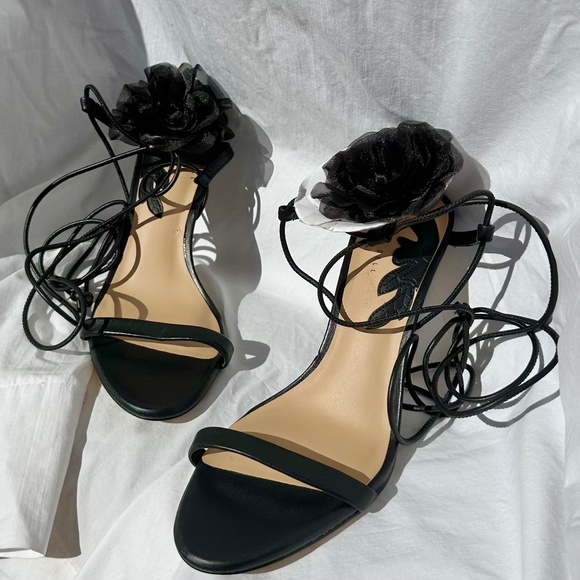 NWOT Black 3D Applique Floral Leather Ankle Wrap Up High Heel Pump Caelynn Bell - Picture 1 of 4
